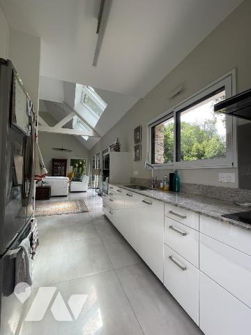 Baden – Maison d'architecte de plain-pied - vue bois privé - fond d'impasse