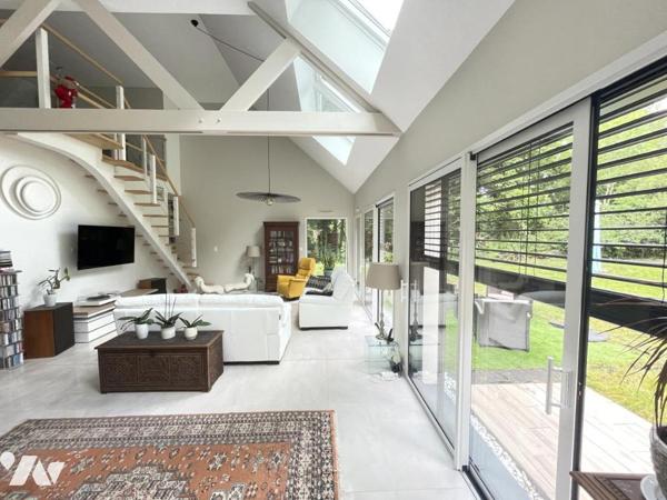 Baden – Maison d'architecte de plain-pied - vue bois privé - fond d'impasse