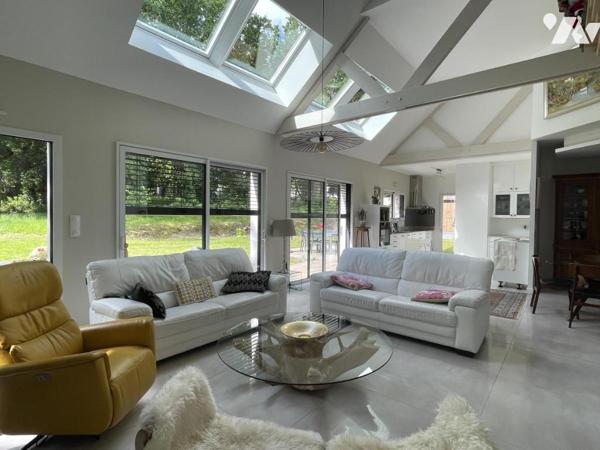 Baden – Maison d'architecte de plain-pied - vue bois privé - fond d'impasse