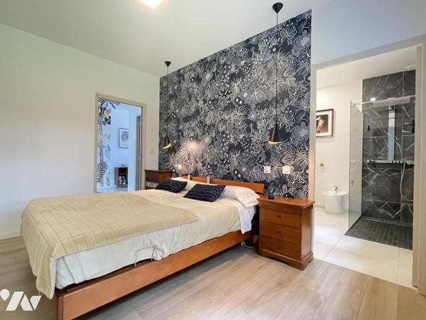 Baden – Maison d'architecte de plain-pied - vue bois privé - fond d'impasse