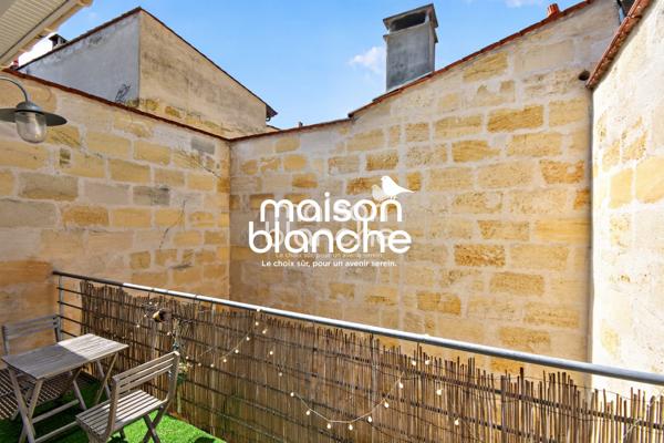 DUPLEX AVEC COUR A CIEL OUVERT DANS PETITE COPRO