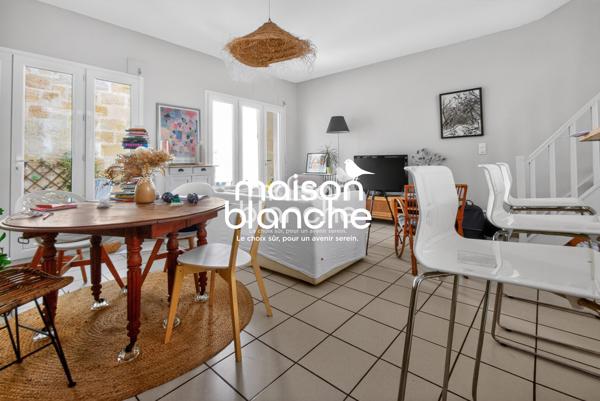 DUPLEX AVEC COUR A CIEL OUVERT DANS PETITE COPRO