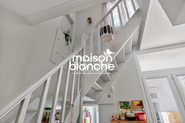 DUPLEX AVEC COUR A CIEL OUVERT DANS PETITE COPRO