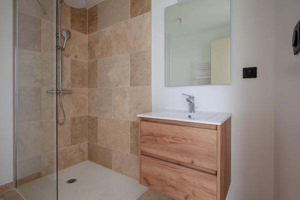 Vente                                                      Appartement
                        
                     1 pièces                      31 m2                     à Aix-en-Provence