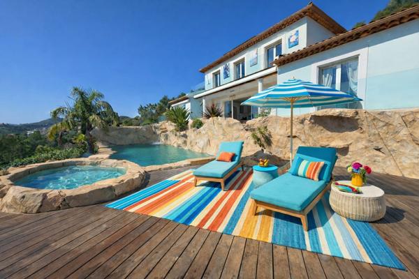 Hyères (83400) HYERES - MAGNIFIQUE MAISON EN POSITION DOMINANTE - VUE PANORAMIQUE - PISCINE AVEC CASCADE