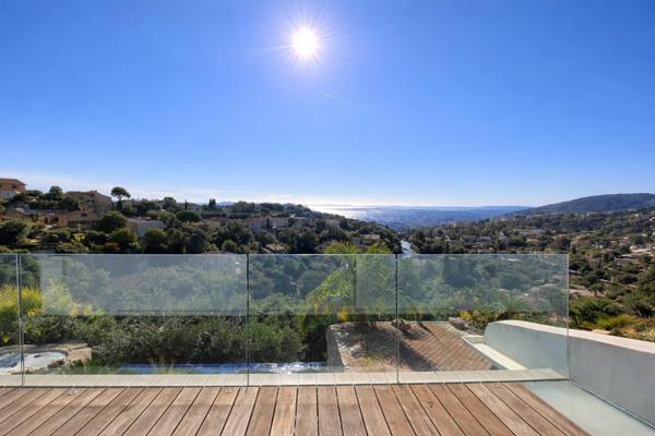 Hyères (83400) HYERES - MAGNIFIQUE MAISON EN POSITION DOMINANTE - VUE PANORAMIQUE - PISCINE AVEC CASCADE