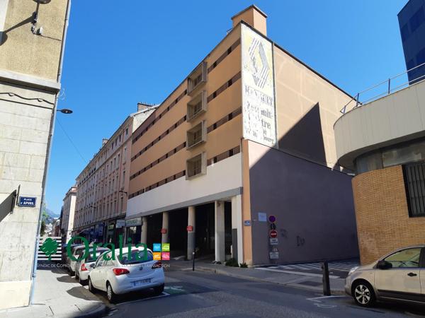 Parking · Location Grenoble (38000)