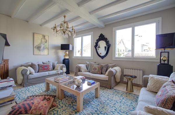 AGEN Quartier Palissy - Maison de ville de 142m² avec 3 chambres, garage, 2 balcons et une terrasse en bois.