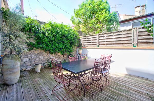 AGEN Quartier Palissy - Maison de ville de 142m² avec 3 chambres, garage, 2 balcons et une terrasse en bois.