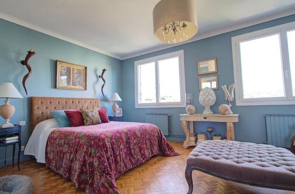 AGEN Quartier Palissy - Maison de ville de 142m² avec 3 chambres, garage, 2 balcons et une terrasse en bois.