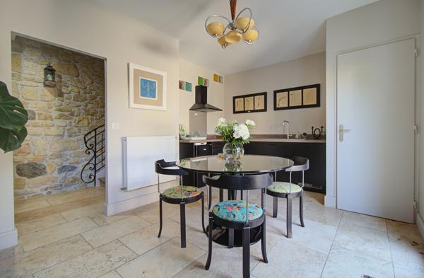 AGEN Quartier Palissy - Maison de ville de 142m² avec 3 chambres, garage, 2 balcons et une terrasse en bois.