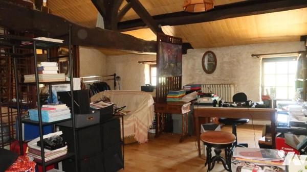 TERVAL, SUR PLUS DE 3 HECTARES, MAISON DE CAMPAGNE COMPRENANT UN PLAN D'EAU, UN BOIS ET UNE PRAIRIE.