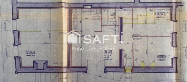 Idéalement situé au coeur du village