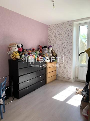 Idéalement situé au coeur du village