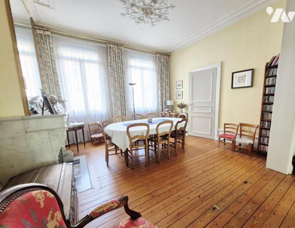 Maison bourgeoise avec jardin et grand garage – un bien rare en centre-ville