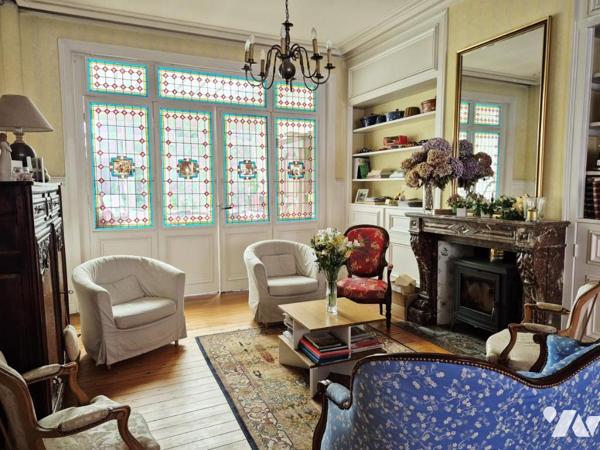 Maison bourgeoise avec jardin et grand garage – un bien rare en centre-ville