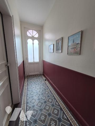 Maison bourgeoise avec jardin et grand garage – un bien rare en centre-ville