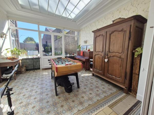 Maison bourgeoise avec jardin et grand garage – un bien rare en centre-ville