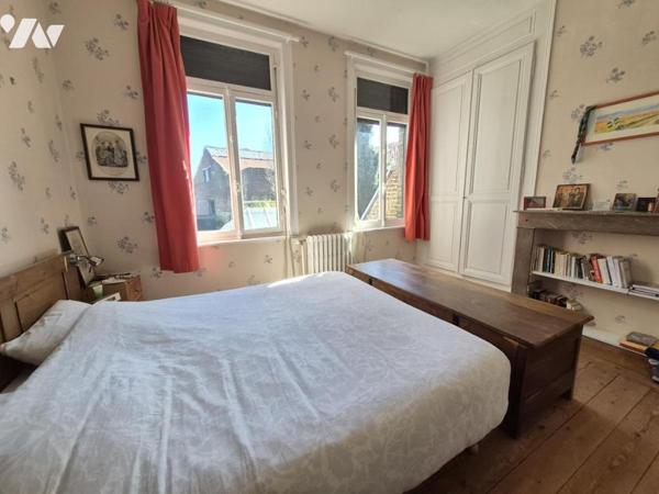 Maison bourgeoise avec jardin et grand garage – un bien rare en centre-ville