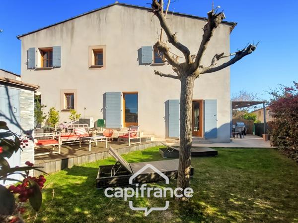 Domaine et Golf de Pont Royal , maison mitoyenne  de 101m2 , 3/4  chambres , Garage , Piscine résidentielle terrain de 177m2