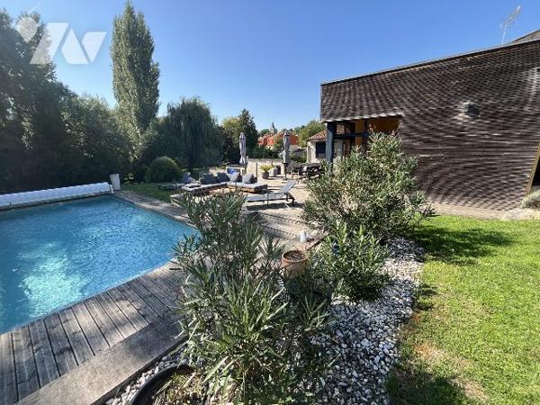 MAISON D'ARCHITECTE 127 m² sur 1900 m² de TERRAIN