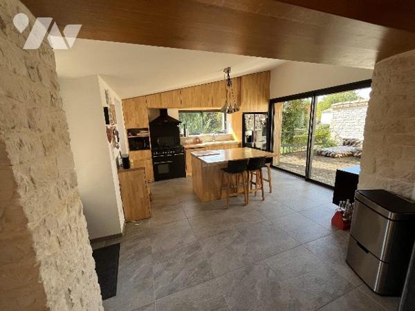 MAISON D'ARCHITECTE 127 m² sur 1900 m² de TERRAIN