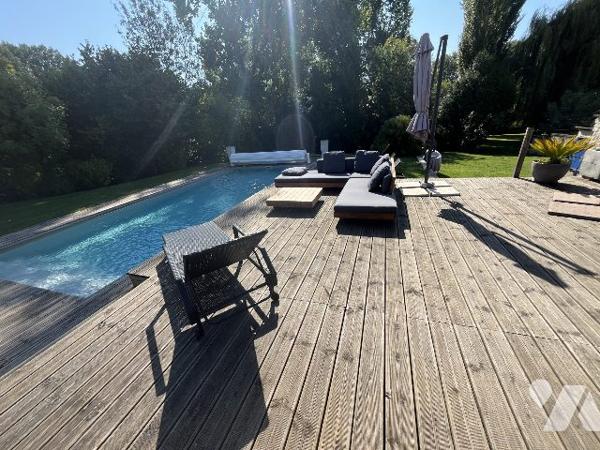 MAISON D'ARCHITECTE 127 m² sur 1900 m² de TERRAIN