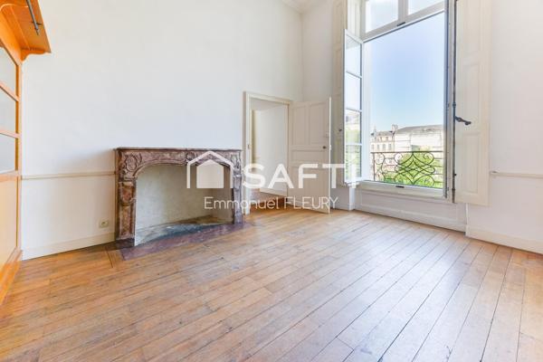 Appartement spacieux Nantes centre 2 chambres (126.66 m²) au 1er étage