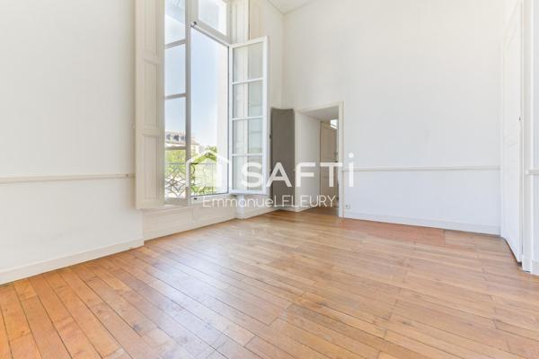 Appartement spacieux Nantes centre 2 chambres (126.66 m²) au 1er étage