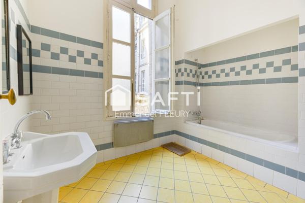 Appartement spacieux Nantes centre 2 chambres (126.66 m²) au 1er étage