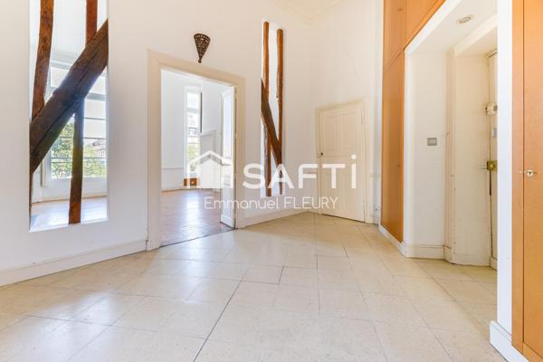Appartement spacieux Nantes centre 2 chambres (126.66 m²) au 1er étage