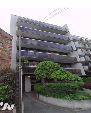 Sur la commune de BONDY (Seine Saint Denis) Appartement en RDC (ex local médical) de 3PP et réserve