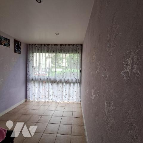 Sur la commune de BONDY (Seine Saint Denis) Appartement en RDC (ex local médical) de 3PP et réserve