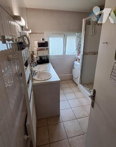 Sur la commune de BONDY (Seine Saint Denis) Appartement en RDC (ex local médical) de 3PP et réserve