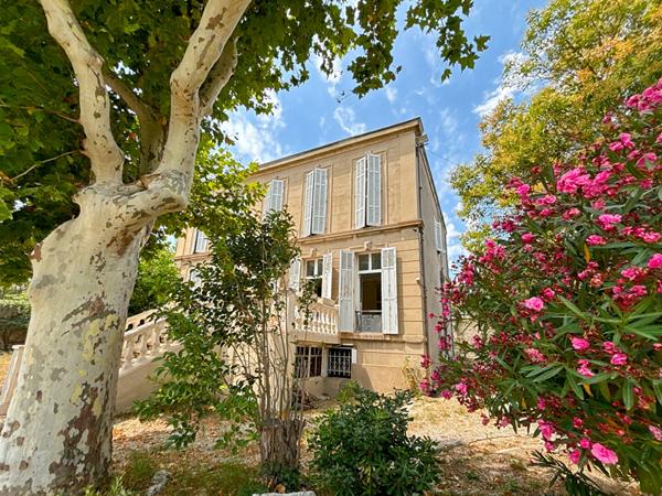 Maison T5 + studio 13015 Marseille