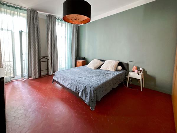 Maison T5 + studio 13015 Marseille