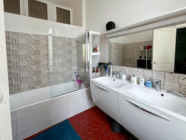 Maison T5 + studio 13015 Marseille