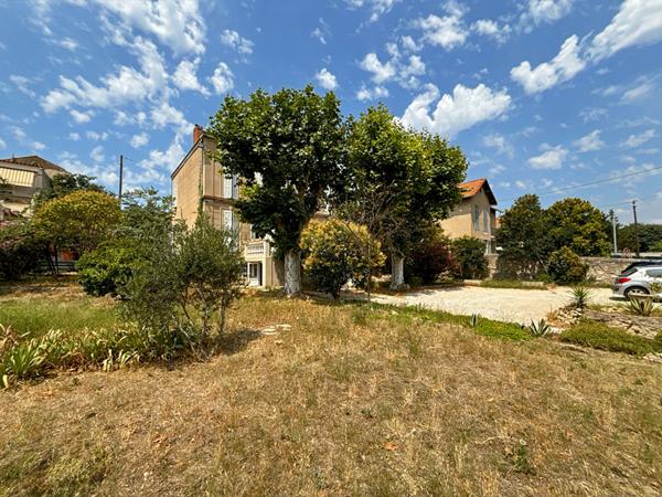 Maison T5 + studio 13015 Marseille