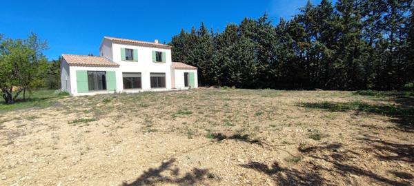 LOURMARIN: Villa neuve prestations haut de gamme
