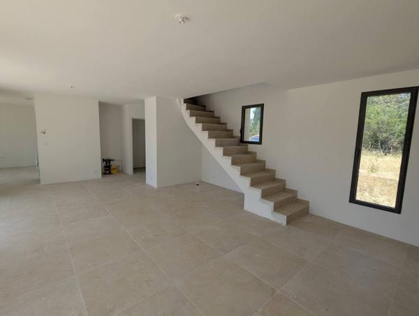 LOURMARIN: Villa neuve prestations haut de gamme