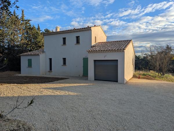 LOURMARIN: Villa neuve prestations haut de gamme