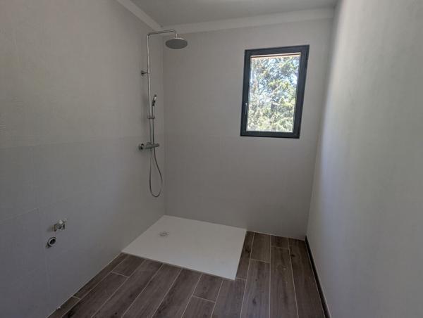 LOURMARIN: Villa neuve prestations haut de gamme