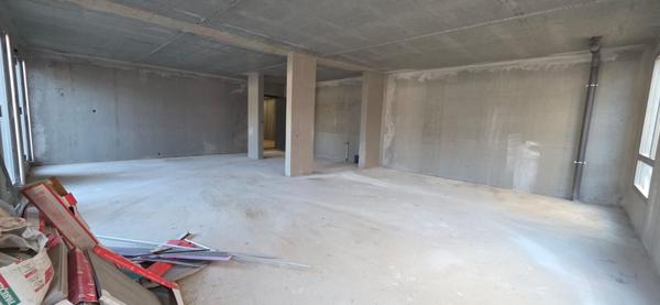 GENAS CENTRE secteur HALLE DU MARCHE - Local professionnel brut de 67.89 m² dans résidence neuve