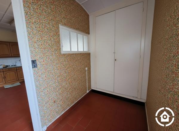 Maison semi plain-pied à RENOVER - 3 chambres - Jardins clos - Garage