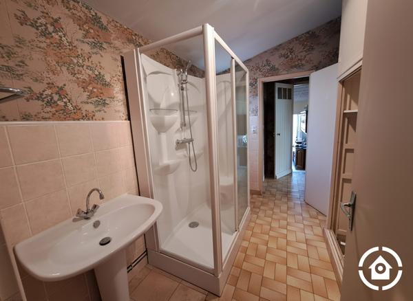 Maison semi plain-pied à RENOVER - 3 chambres - Jardins clos - Garage
