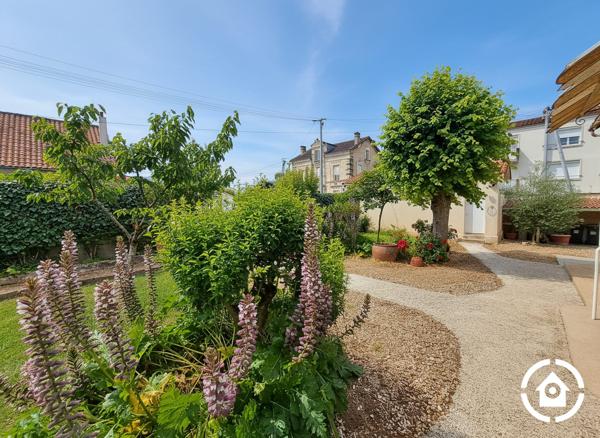 Maison semi plain-pied à RENOVER - 3 chambres - Jardins clos - Garage