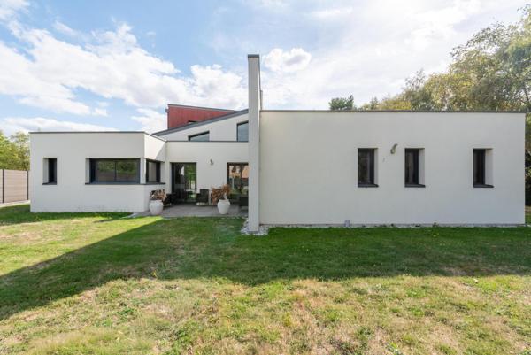 Villa d’architecte avec piscine intérieure aux portes de Rennes