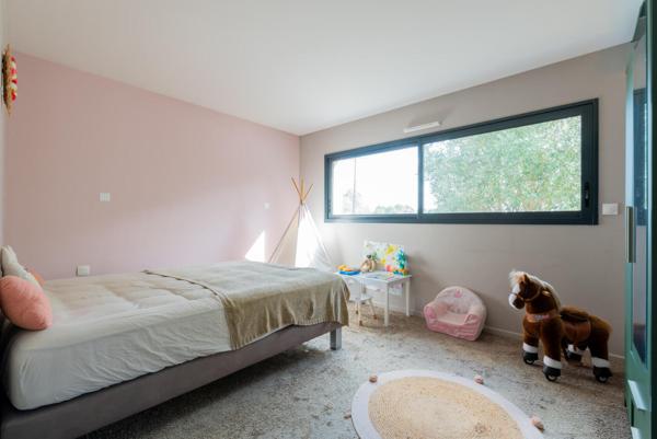 Villa d’architecte avec piscine intérieure aux portes de Rennes