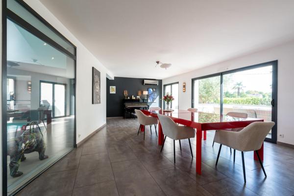 Villa d’architecte avec piscine intérieure aux portes de Rennes