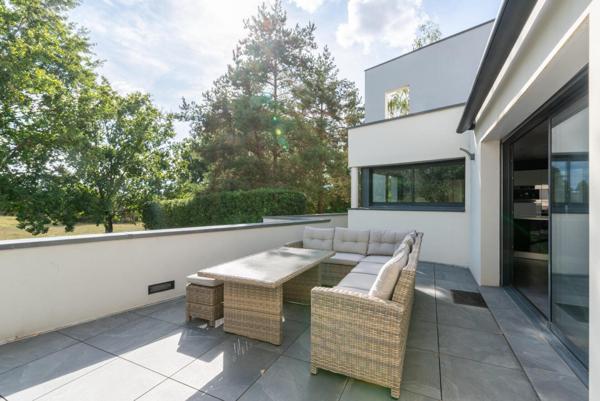 Villa d’architecte avec piscine intérieure aux portes de Rennes